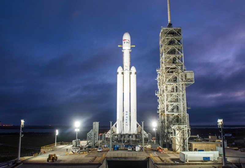 Falcon Heavy запустят на орбиту через неделю