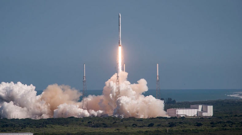 SpaceX продолжает работу над снижением затрат на запуски ракет