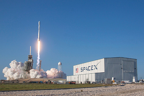 В США провели испытания ракетоносителя Falcon Heavy