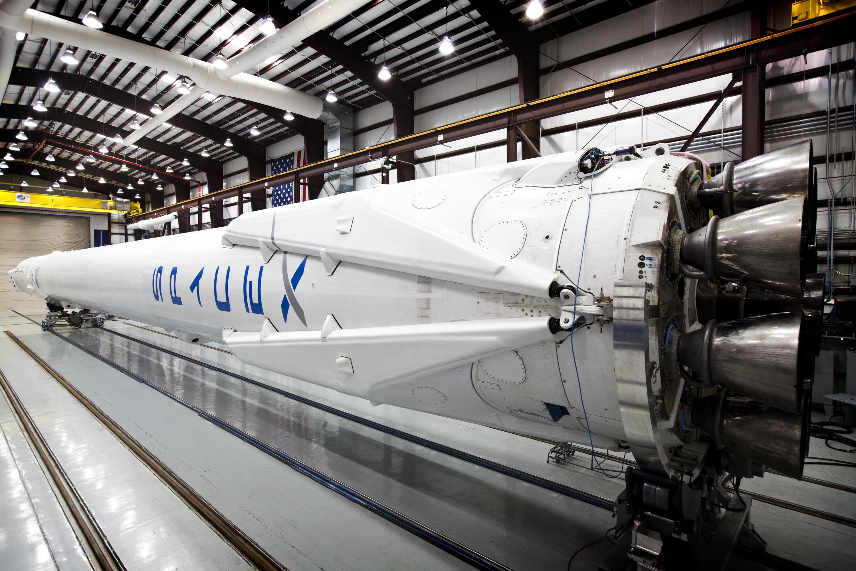 Запуск ракеты Falcon 9 отменили в последнюю секунду.