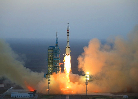 Запуск китайского космического корабля «Шэньчжоу-11» прошел успешно