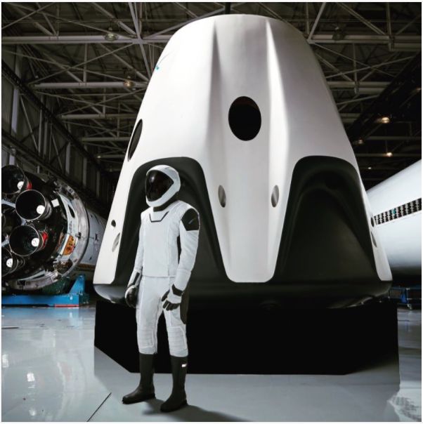 inSpace Forum: Elon Musk reveals SpaceX suit for Mars travelers - 1