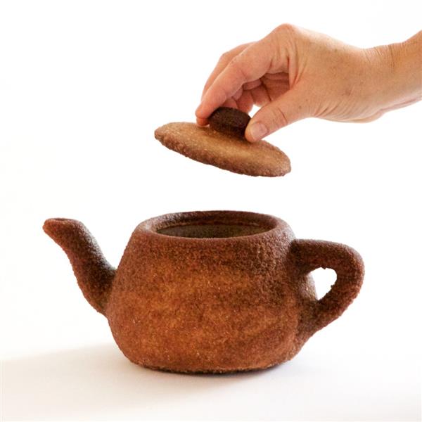 Emerging Objects 3D prints Utah Teapot Set out of instant tea