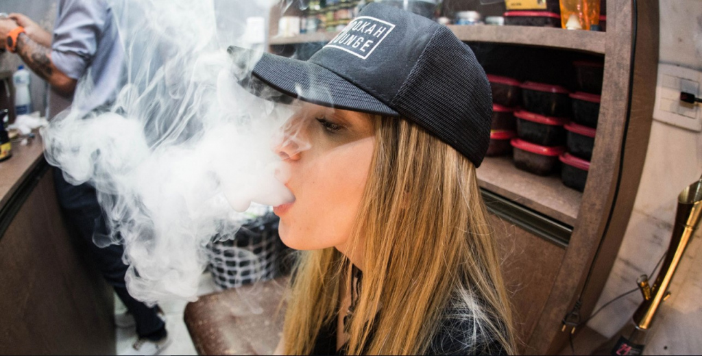What is the minimum age for buying vapes?