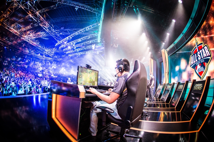 E-sports queue up for Olympic Games program