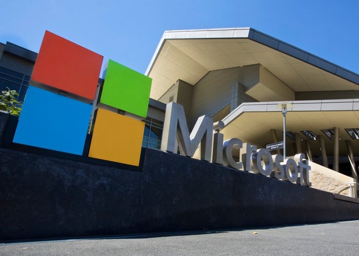 Microsoft bot: Windows 10 is spyware
