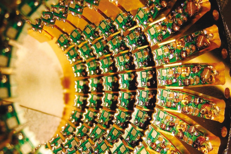 Разработчик квантовых компьютеров бросает вызов IBM и Google