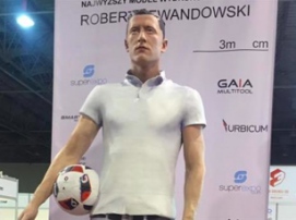 3-метровая статуя польской звезды футбола Роберта Левандовски  самая высокая 3D-печатная фигура человека