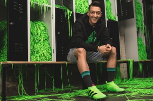 Adidas передал игрокам Арсенала кроссовки, распечатанные на 3D-принтере