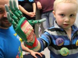 Моторика создала 3D-печатный протез руки для 4-летнего мальчика