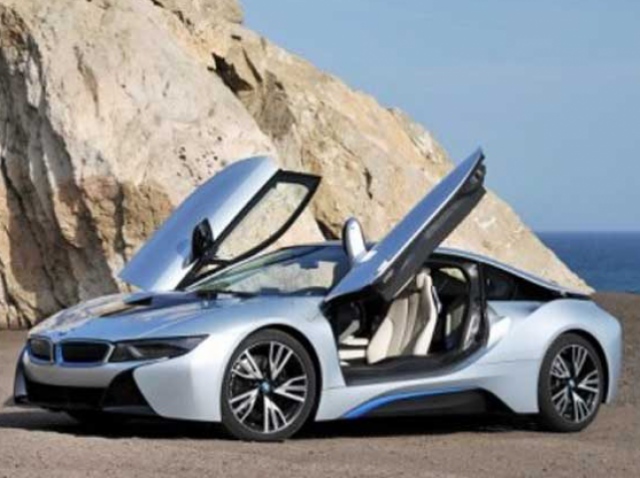 BMW i8 is assembled by robots (video)