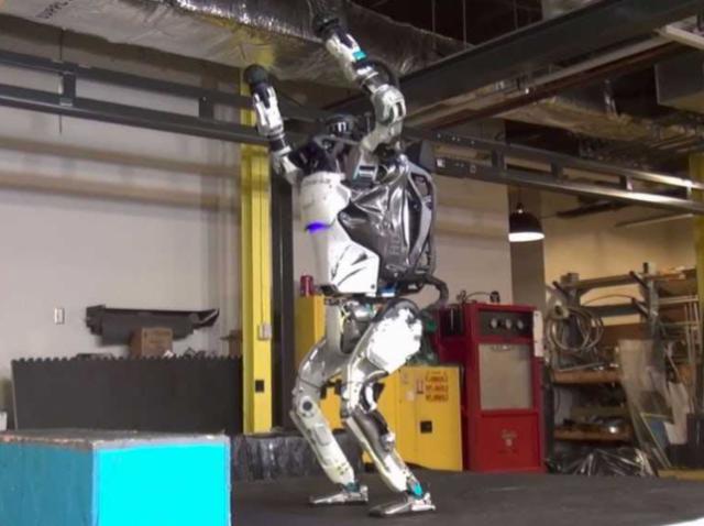 Humanoid robot Atlas learned to do somersault