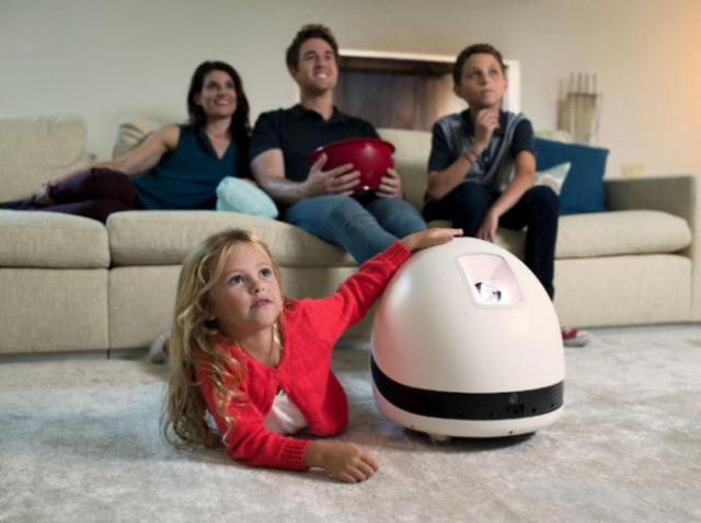 Keecker – a home theater and smart house in a single robot 