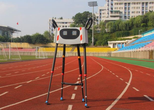 Китайский шагающий робот попал в Книгу рекордов Гиннесса