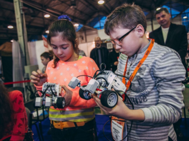 Master classes for kids at Robotics Expo: explore robotics while playing