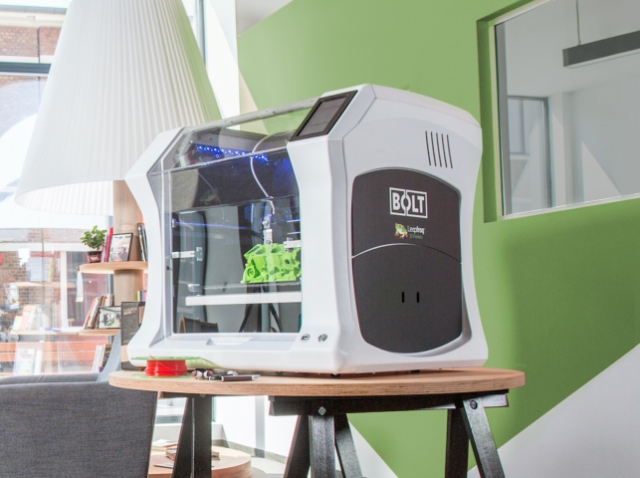 Пользовательский 3D-принтер Leapfrog Bolt может печатать два изделия одновременно