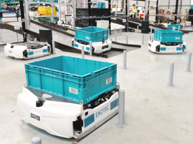 High speed AI-robot Skypod can climb warehouse shelves 