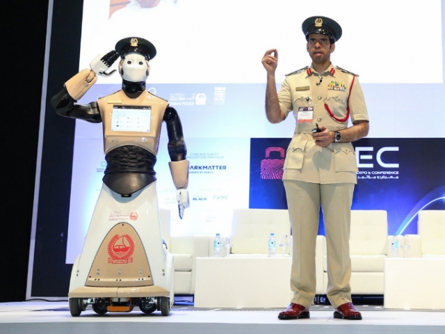Улицы Дубая будет патрулировать робокоп