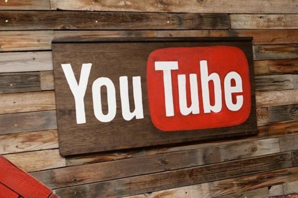 Восковой Терминатор и Джастин Бибер в трусах: пользователи YouTube выбрали рекламу года